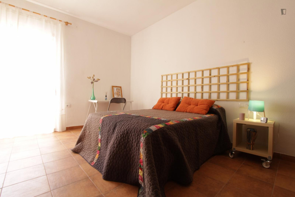 Double bedroom, with balcony, in 5-bedroom house - Valence - chambre - ImmoJeune