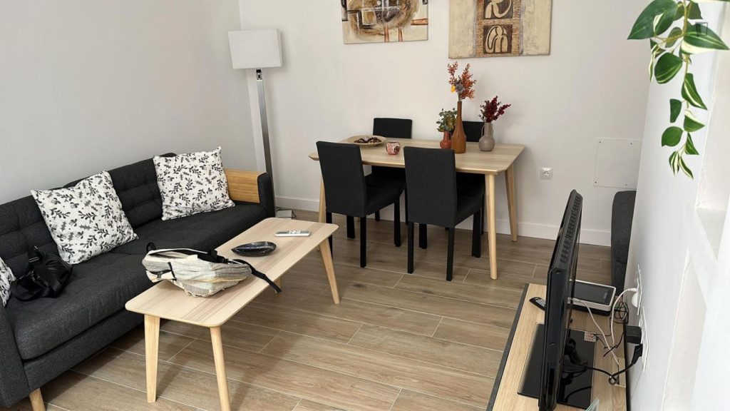 Cozy 3-bedroom apartment with chill out terrace in the city center of Cadiz - Cadiz - chambre - ImmoJeune