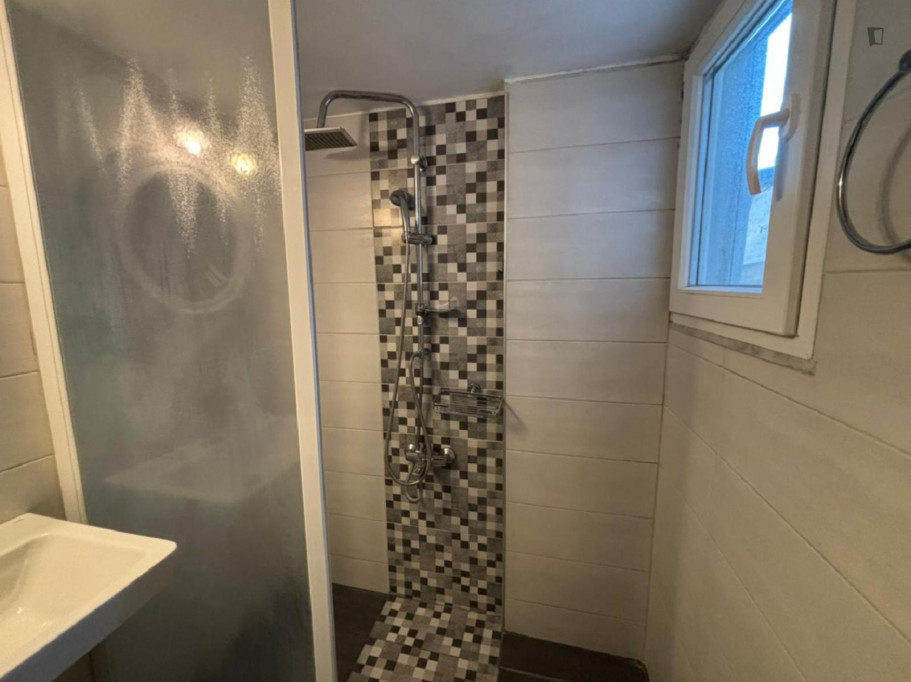 Lovely Double Bedroom with a balcony close to Athens University of Economics and Business