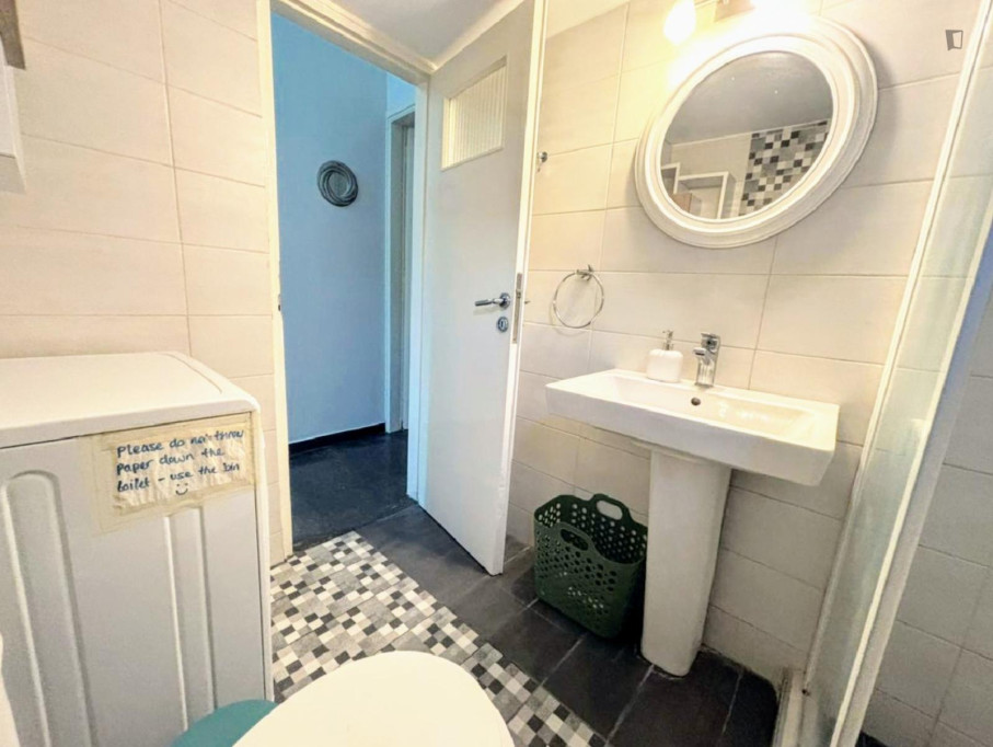 Lovely Double Bedroom with a balcony close to Athens University of Economics and Business