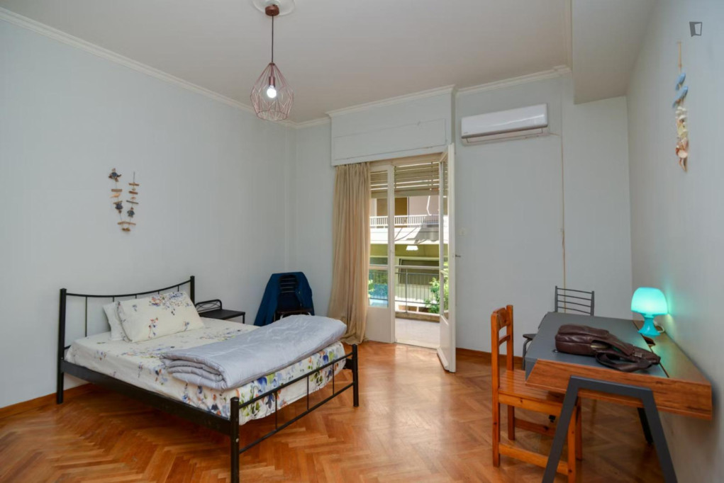 Double bedroom near Biktṓria metro station - Athens - chambre - ImmoJeune