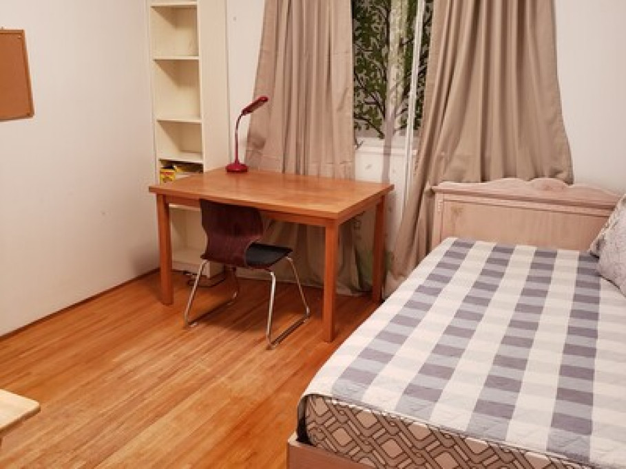 Comfy West Van Room