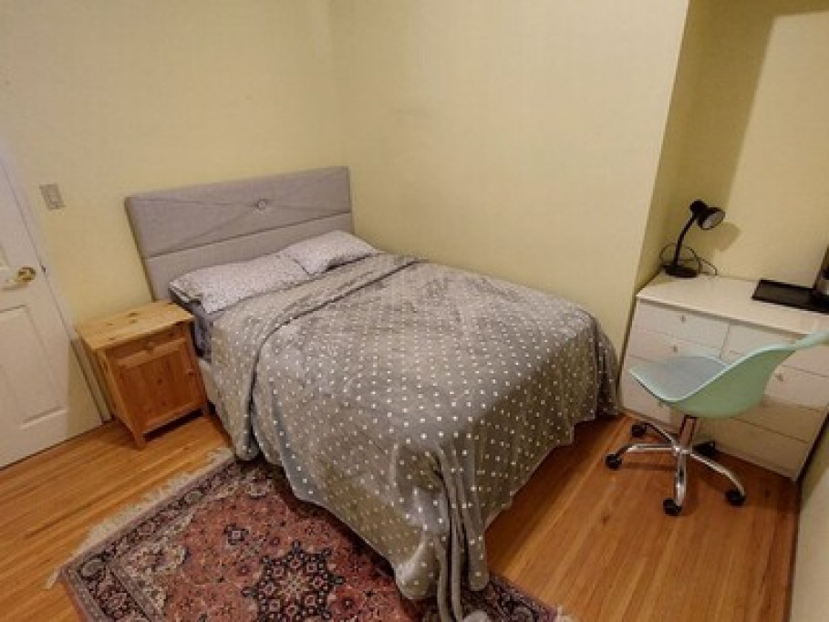 Private room with shared bathroom 