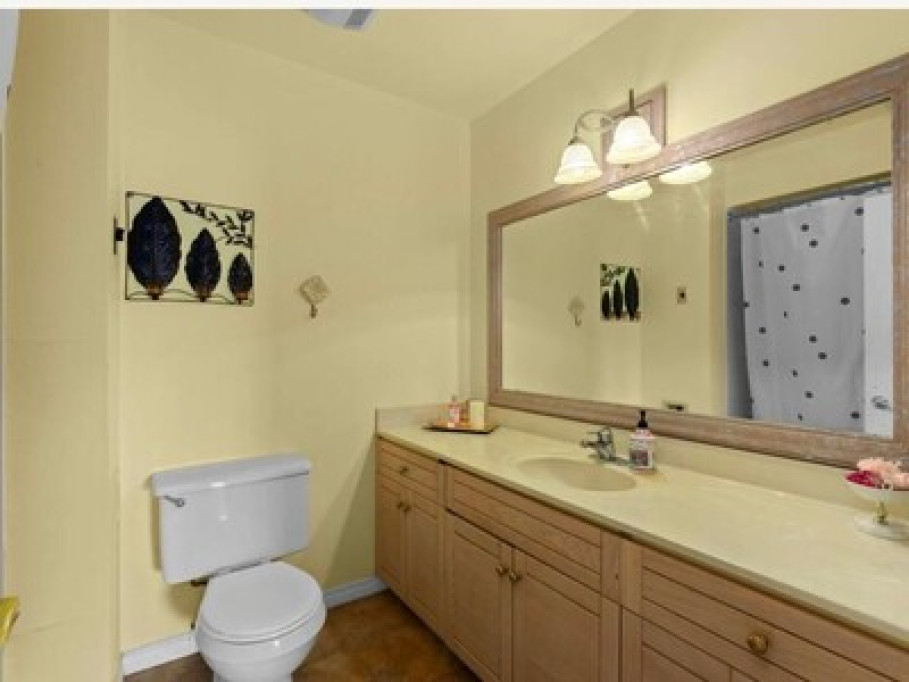Private room with shared bathroom 