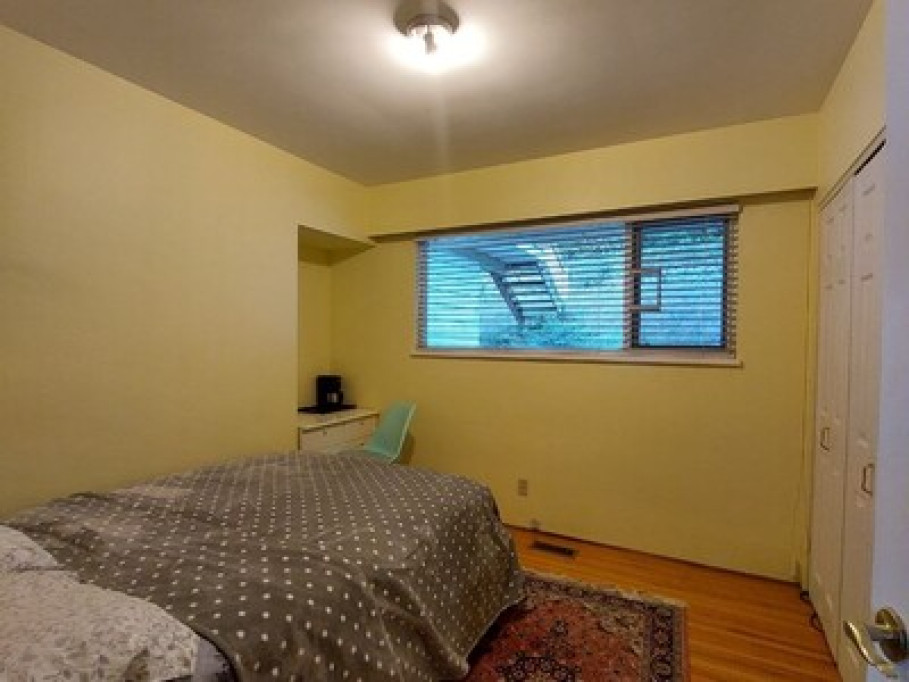Private room with shared bathroom 