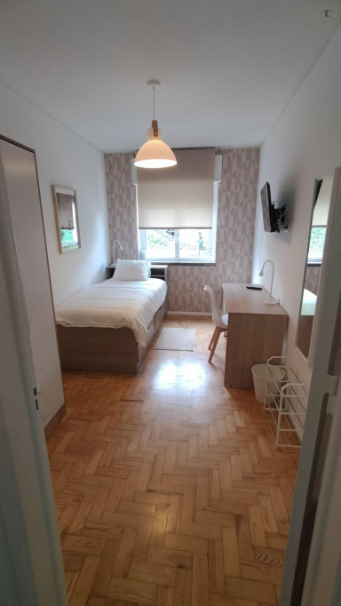 Single bedroom next to Nova SBE -ABAR2X1
