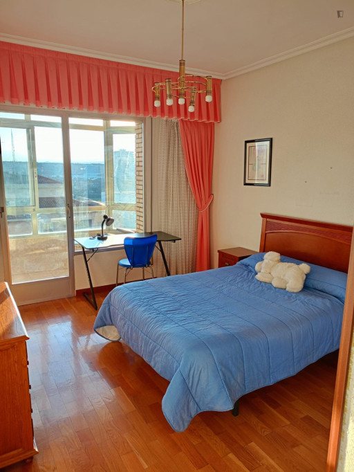 Very nice double bedroom in the Bajo neighbourhood - Logrono - chambre - ImmoJeune
