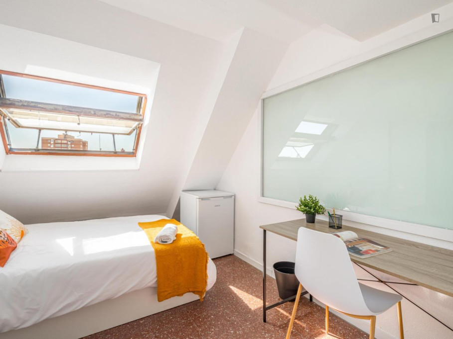 Admirable double bedroom near Parque del Oeste - Madrid - chambre - ImmoJeune