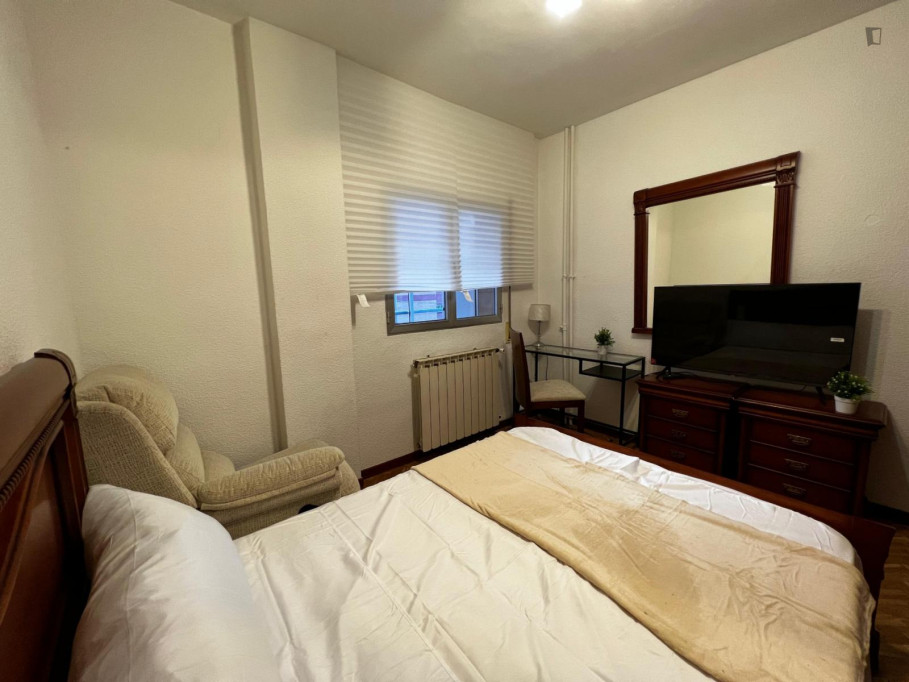 Homely double bedroom near the Alsacia metro - Madrid - chambre - ImmoJeune