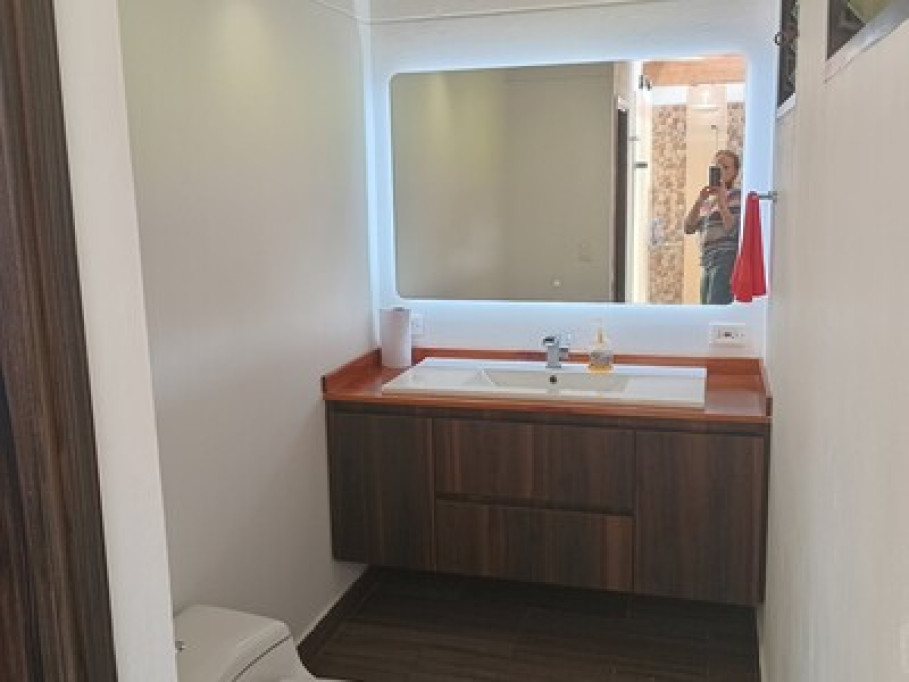 Master bedroom/private bath&floor