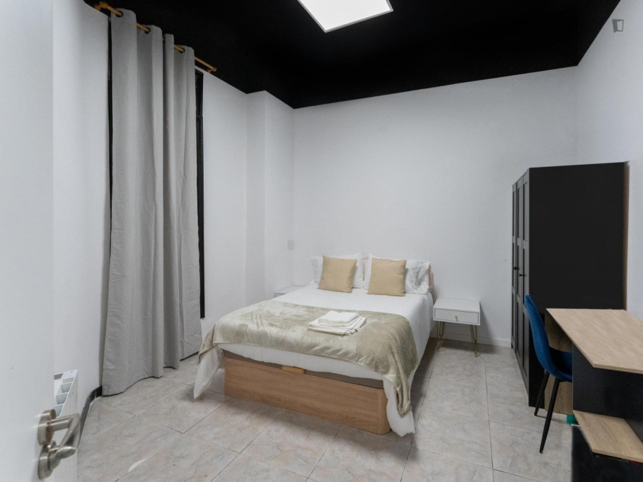 Neat and cosy double bedroom in Trafalgar - Madrid - chambre - ImmoJeune