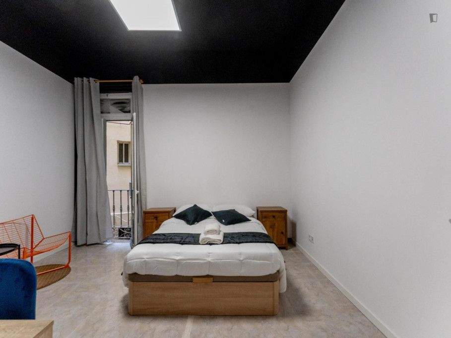 Homely double bedroom near the San Bernardo metro - Madrid - chambre - ImmoJeune