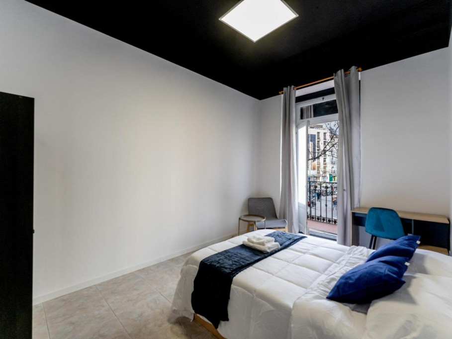 Pleasant double bedroom near the San Bernardo metro - Madrid - chambre - ImmoJeune
