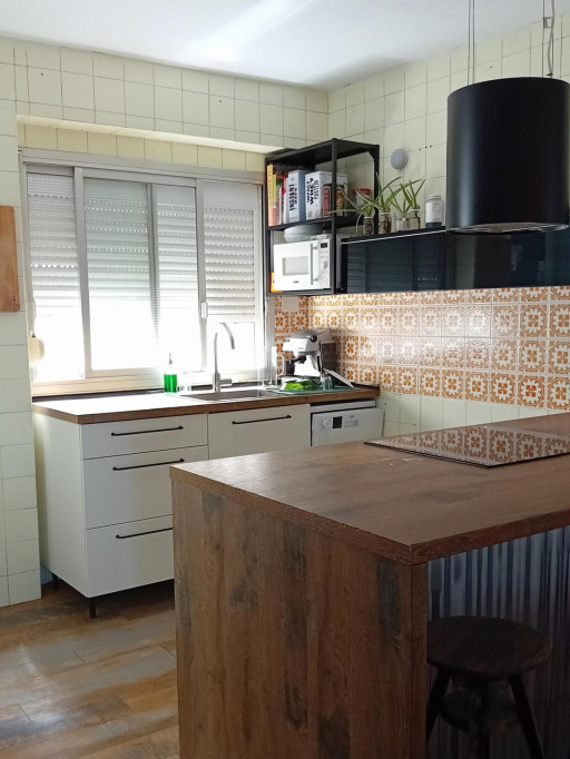 Inviting single bedroom with a balcony, in Pla del Bon Repòs