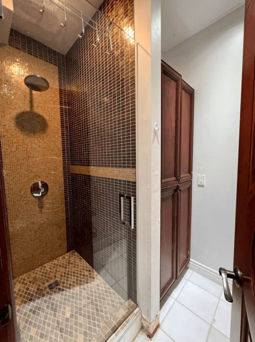 Stunning Luxury Mansion w/ Sauna close to Prince of Wales Park