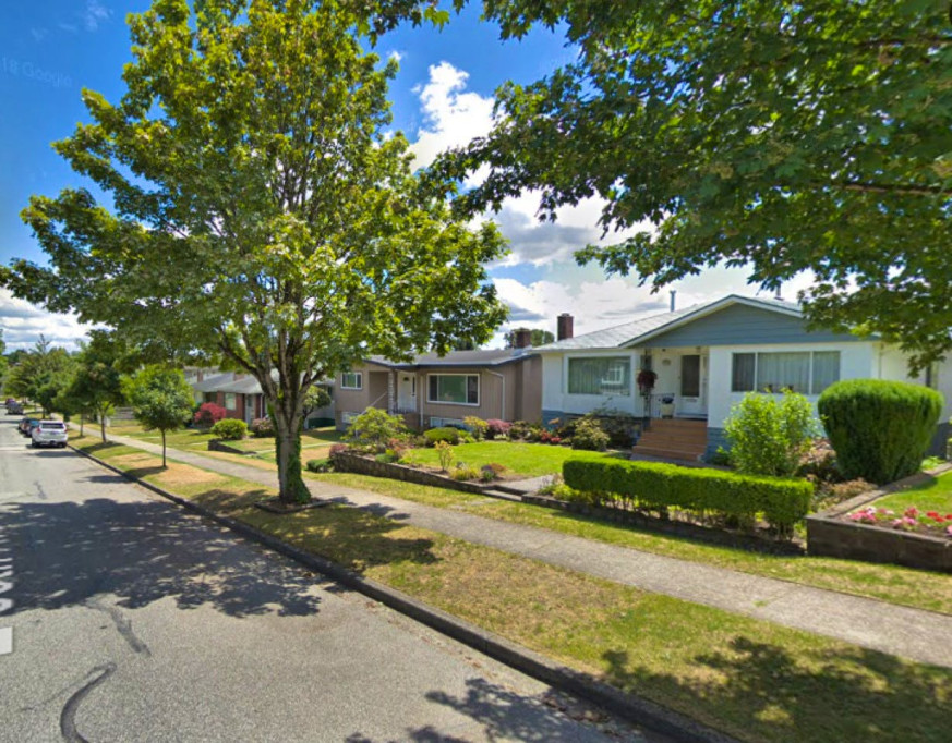 Vibrant Lovely House w/ Backyard near Bobolink Park and Fraserview Clubhouse