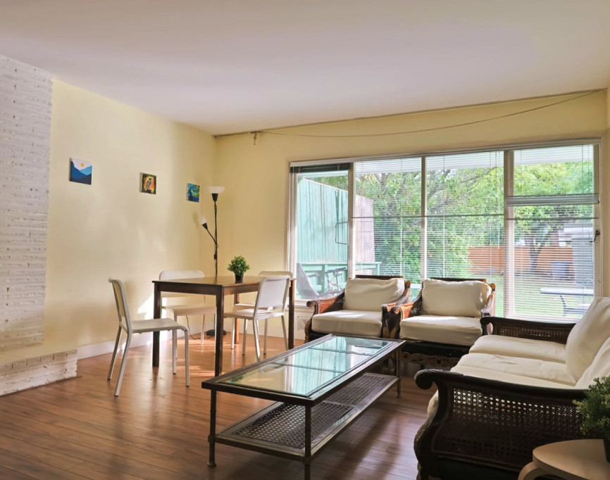 Spacious Comfortable House w/ Backyard near VanDusen Botanical Garden