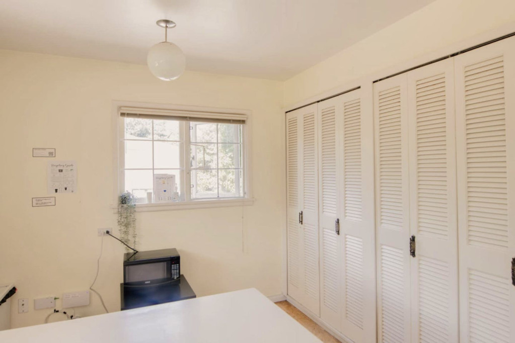 Spacious Comfortable House w/ Backyard near VanDusen Botanical Garden