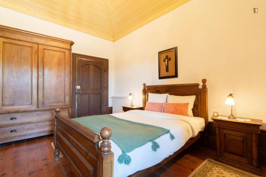 Astonishing 5 Bedroom House with a swimming pool and a Chapel close to Valpaços