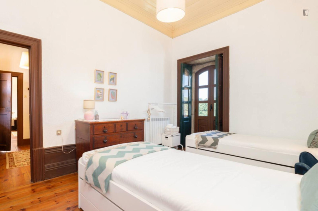 Astonishing 5 Bedroom House with a swimming pool and a Chapel close to Valpaços