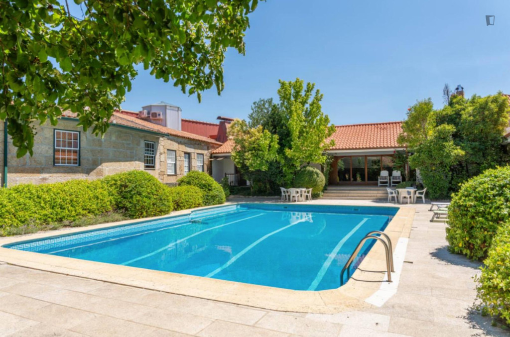 Astonishing 5 Bedroom House with a swimming pool and a Chapel close to Valpaços - Vila Real - chambre - ImmoJeune