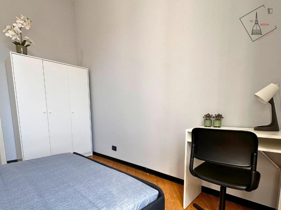 Large Cozy single bedroom with balcony - Turin - chambre - ImmoJeune