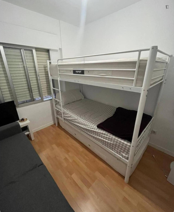 Cozy single bedroom in a quiet area and well connected to the city - Madrid - chambre - ImmoJeune