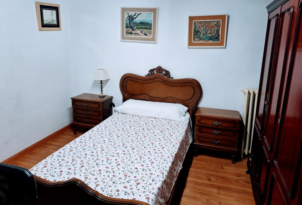 Cozy single bedroom in fully furnished apartment close to Ríos Rosas metro station - Madrid - chambre - ImmoJeune