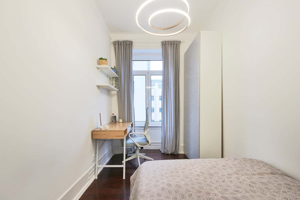 Room 1 - 88. R.Gomes Freire 191 3