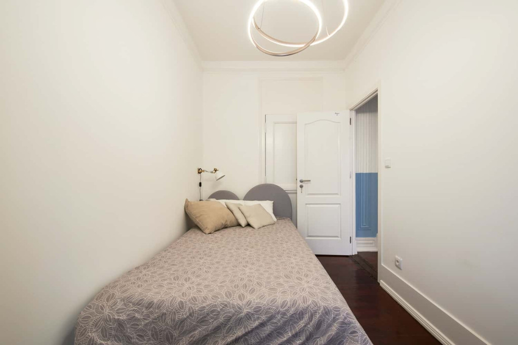 Room 1 - 88. R.Gomes Freire 191 3