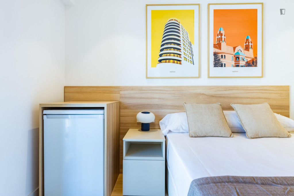 Double bedroom, with balcony, in 4-bedroom apartment - Valence - chambre - ImmoJeune