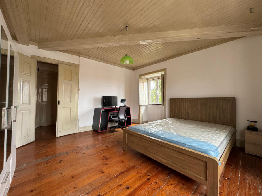 Lovely bedroom next to Faculdade de Economia - Coimbra - chambre - ImmoJeune