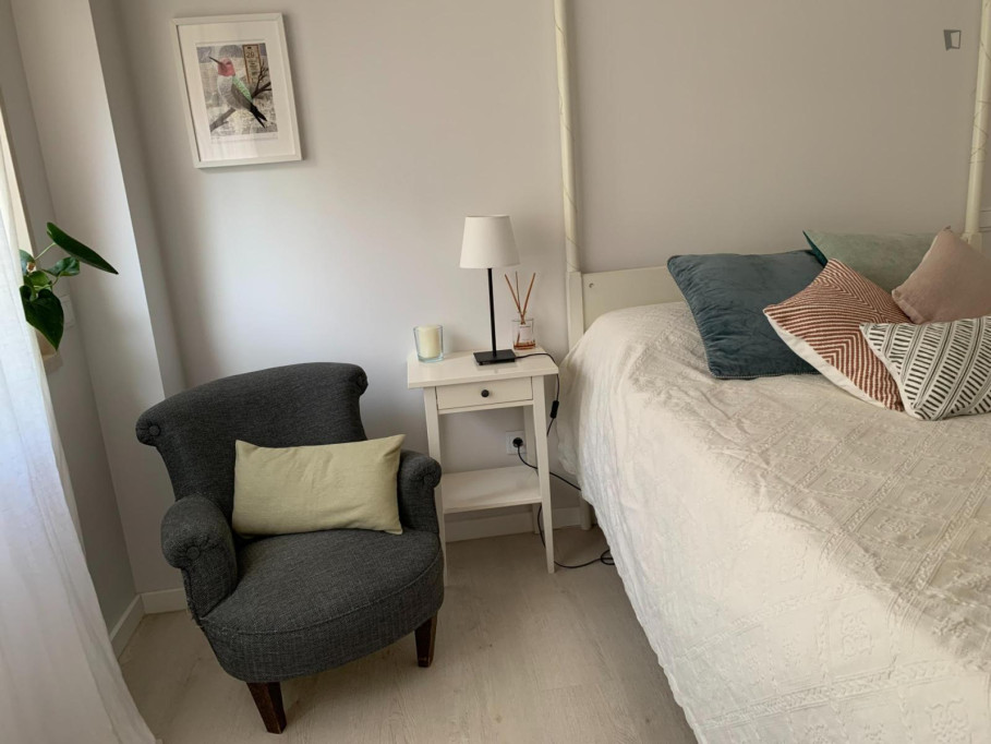 Vibrant Double Bedroom with a private bathroom close to Freeport Fashion Outlet