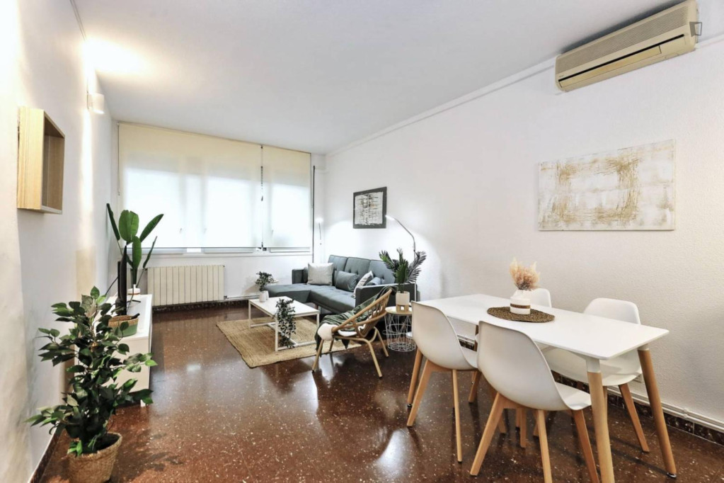 Charming 3-bedroom flat in Sant Antoni - Barcelone - chambre - ImmoJeune