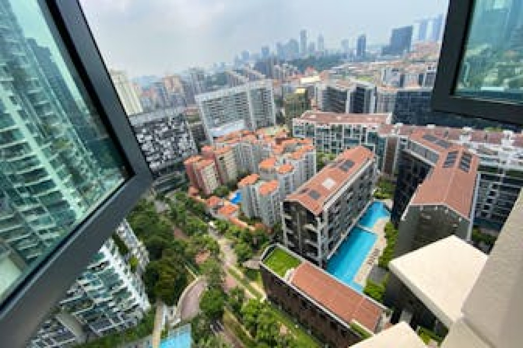 Luxurious Modern Contemporary Flat Showcasing Singapore's Icon Cityscape and Vibrance