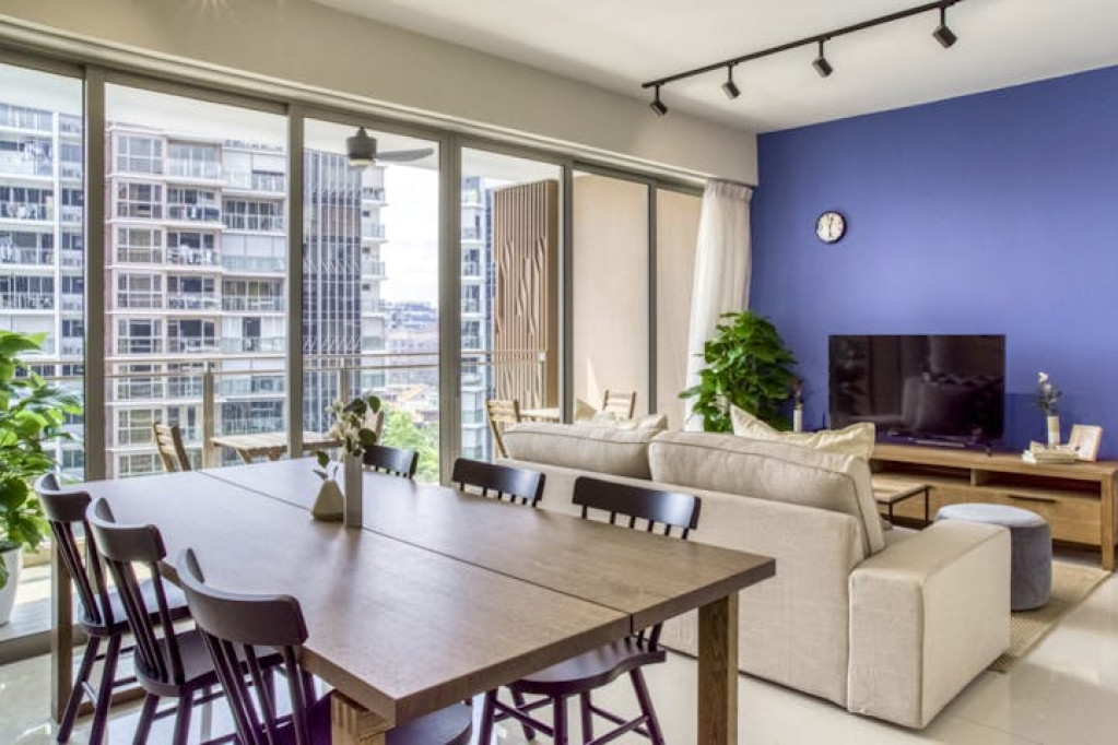Luxurious Modern Contemporary Flat Showcasing Singapore's Icon Cityscape and Vibrance