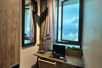 Luxurious Modern Contemporary Flat Showcasing Singapore's Icon Cityscape and Vibrance