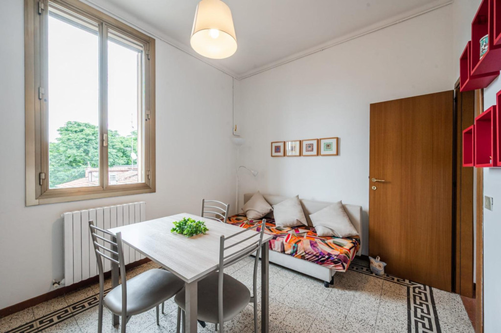 Colourful 1-bedroom apartment in Lame - Bologne - chambre - ImmoJeune