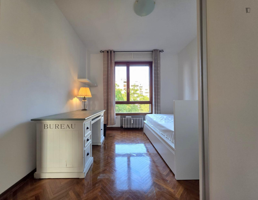 Neat single bedroom near the Mazzini train station - Bologne - chambre - ImmoJeune