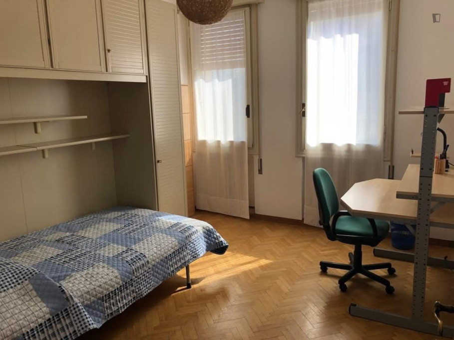 Cozy single bedroom near Università degli Studi di Ferrara - Ferrara - chambre - ImmoJeune