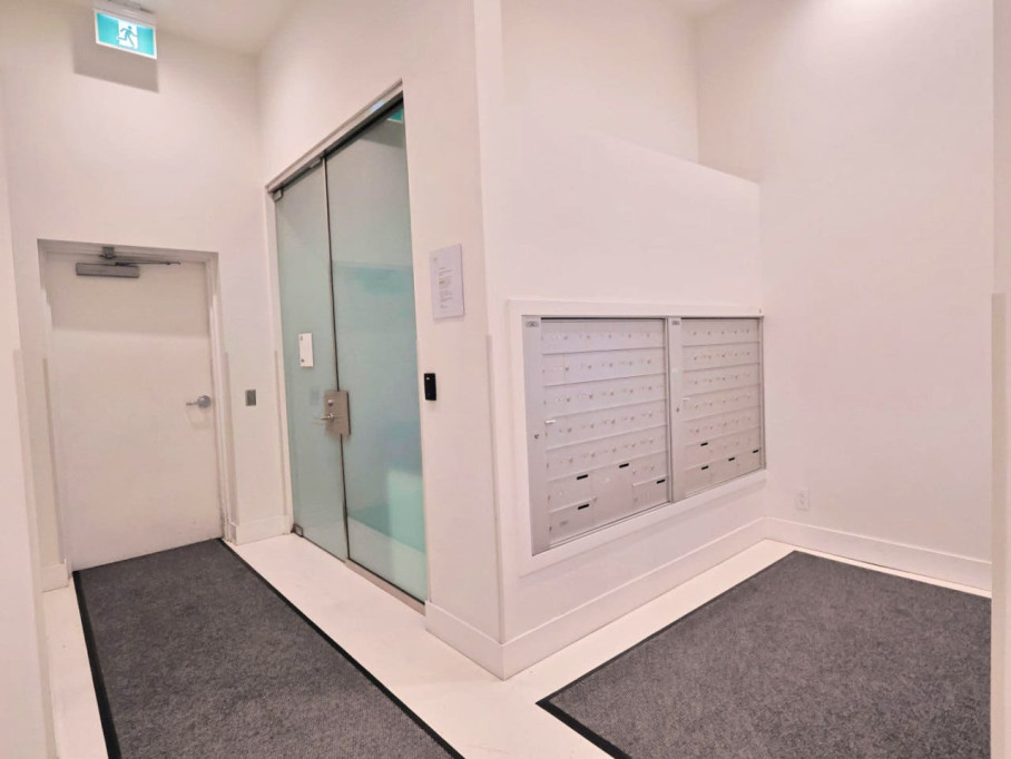 Spacious Stunning Building w/ Gym + Terrace near CRAB Park at Portside