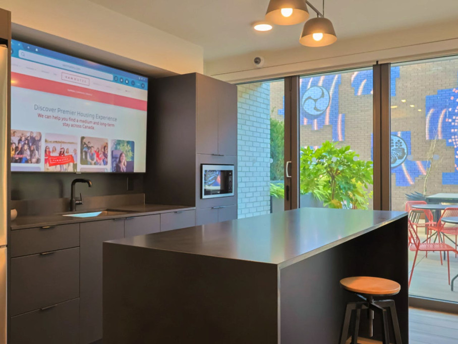 Spacious Stunning Building w/ Gym + Terrace near CRAB Park at Portside