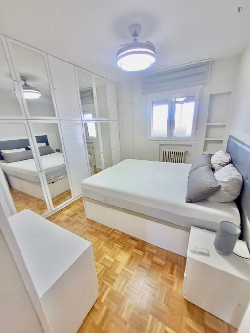 Lovely double bedroom near Alsacia metro station - Madrid - chambre - ImmoJeune