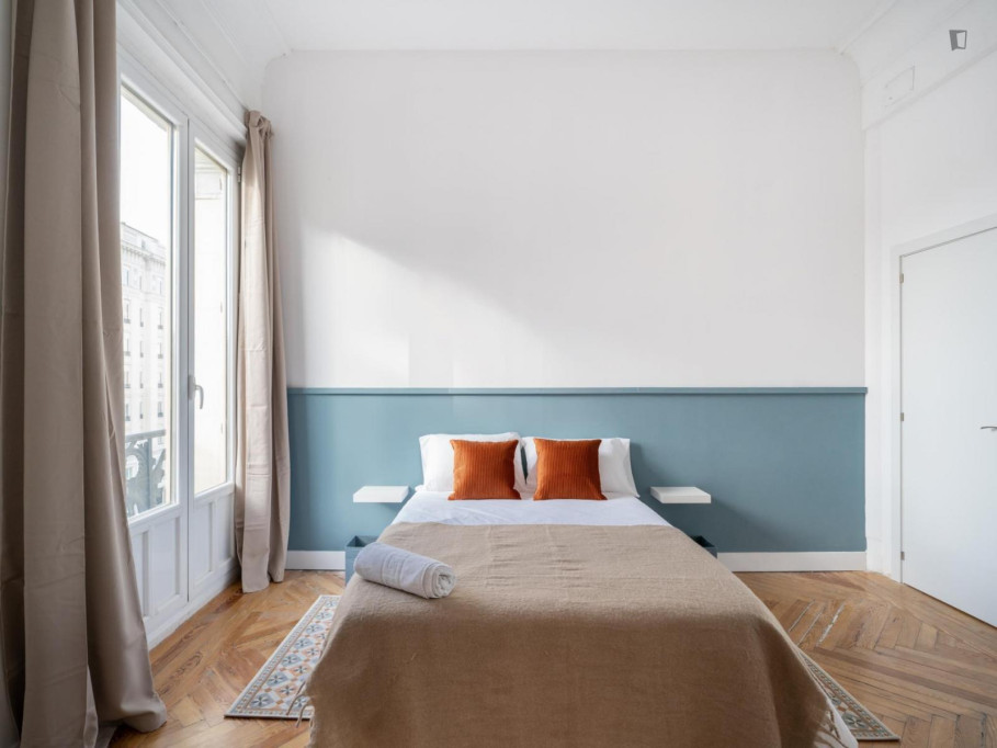 Modern double bedroom near Gran Vía metro station - Madrid - chambre - ImmoJeune