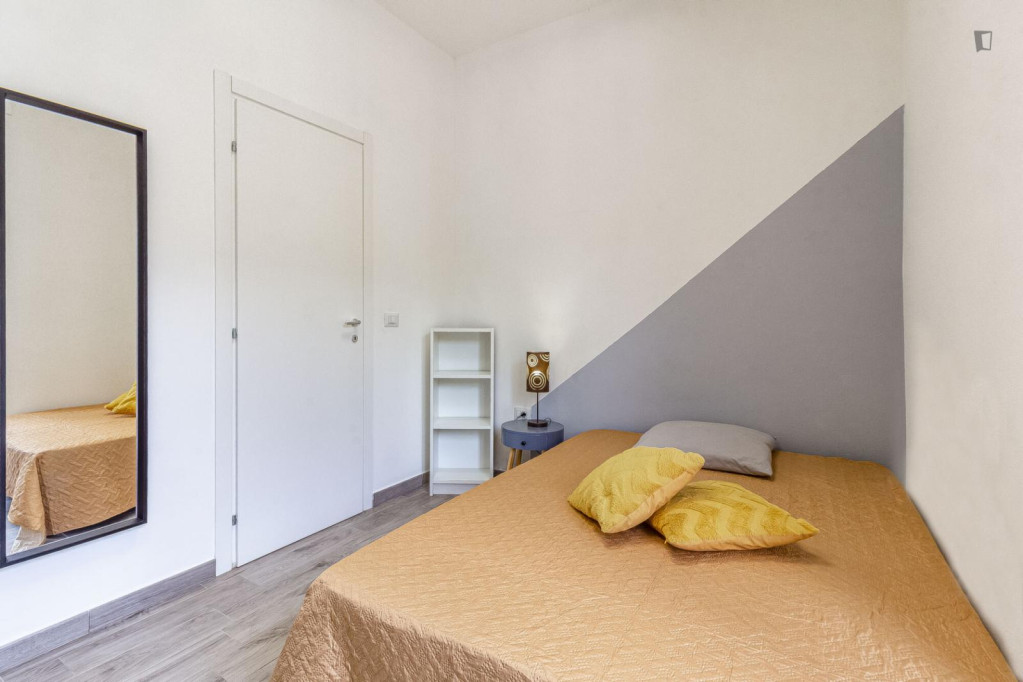 Double Ensuite Bedroom in a 6-bedroom flat near Vanni Stadium - Sassari - chambre - ImmoJeune