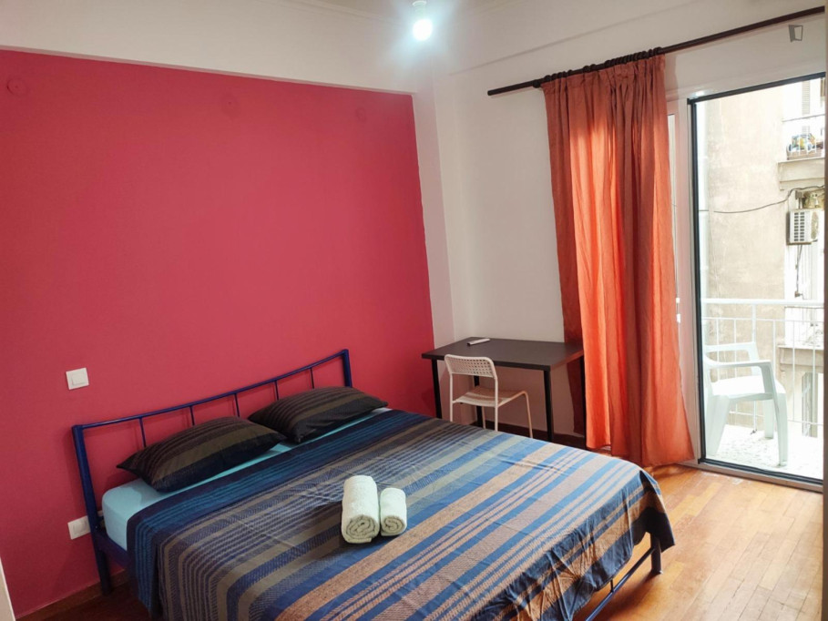 Bright double bedroom with a balcony, in the heart of Athens
