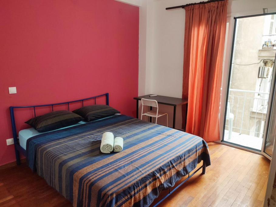 Bright double bedroom with a balcony, in the heart of Athens