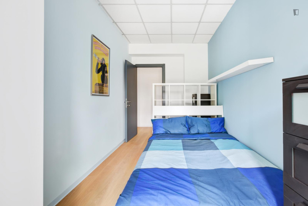 Shiny single bedroom in a 7-bedroom flat, in Cimiano - Milan - chambre - ImmoJeune