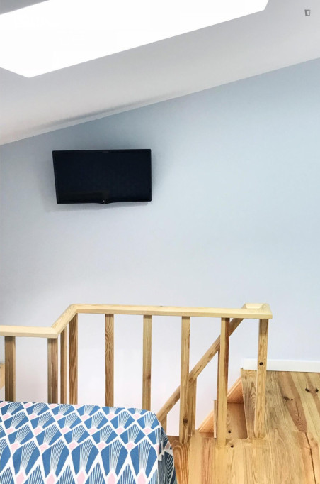 Lovely mezzanine studio near the University of Coimbra - Coimbra - chambre - ImmoJeune