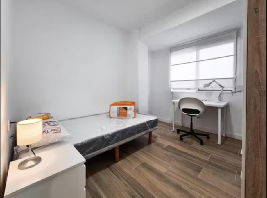 Lovely single bedroom in Campanar - Valence - chambre - ImmoJeune